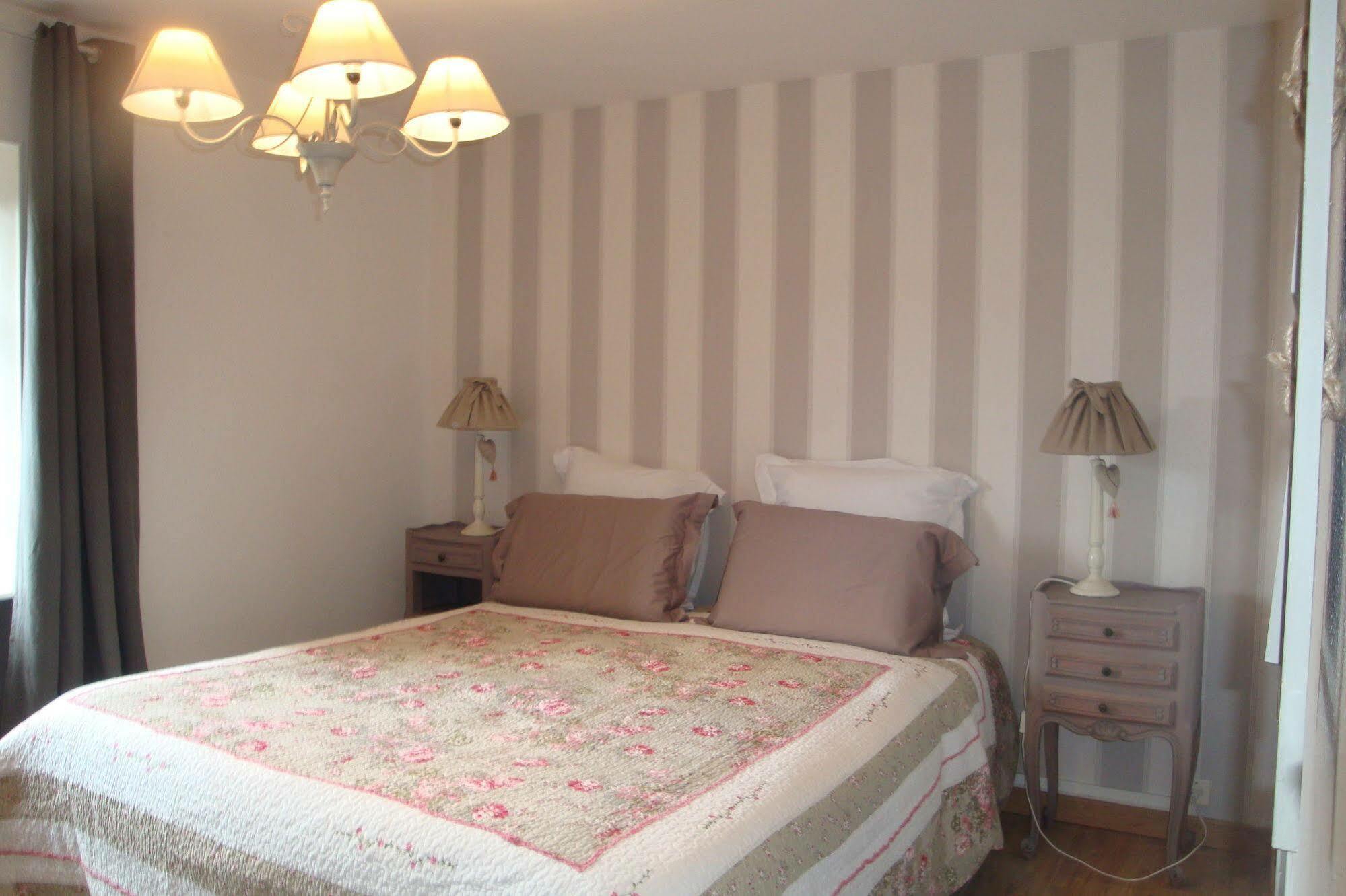 Au Jardin D'Eloise Bed & Breakfast Tremereuc Exterior photo